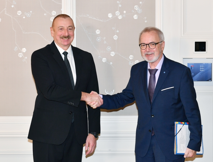 Prezident İlham Əliyev Münxendə Avropa İnvestisiya Bankının prezidenti ilə görüşüb