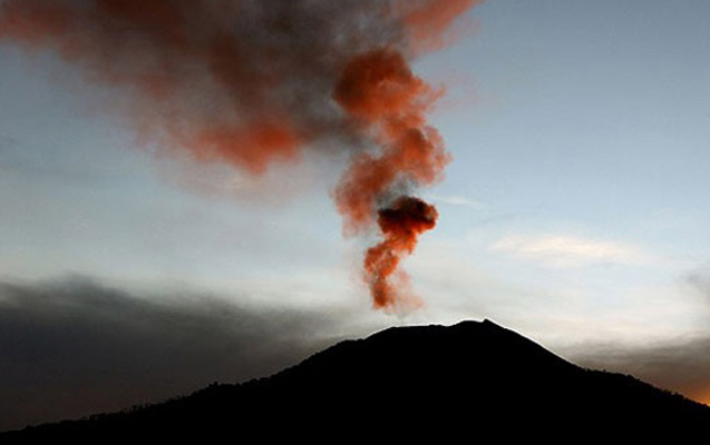 Rusiyada vulkan lavası 500 kilometr əraziyə yayıldı