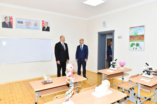 İlham Əliyev Xırdalan şəhər 11 nömrəli tam orta məktəbin yeni binasının açılışında iştirak edib
