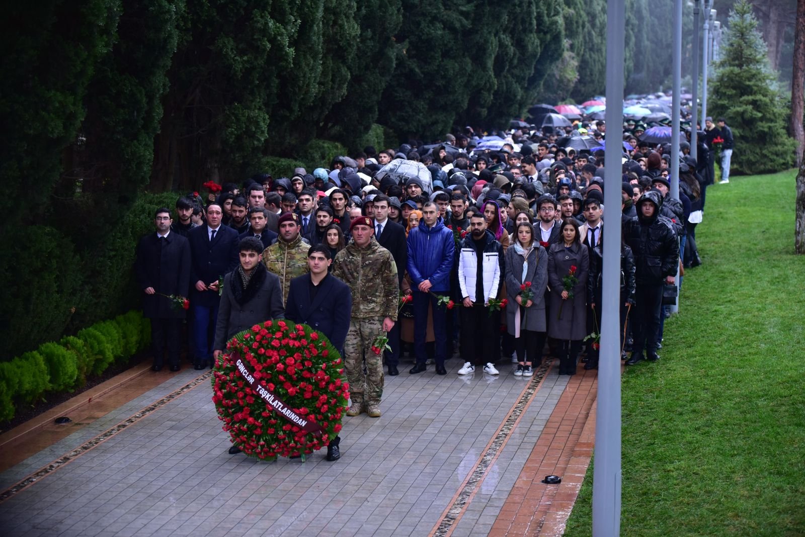 Gənclər Təşkilatları Ulu Öndər Heydər Əliyevin əziz xatirəsini böyük ehtiramla yad ediblər.