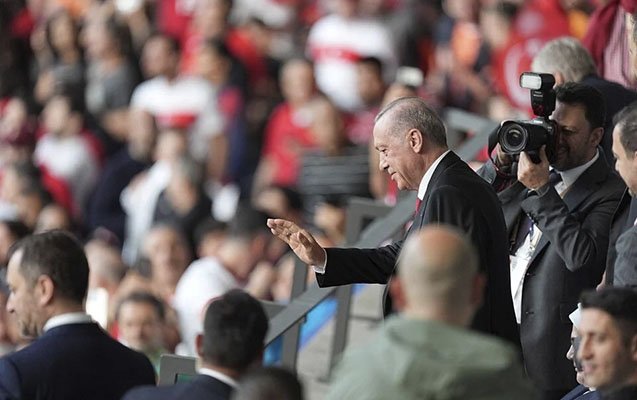 Ərdoğan matçı stadiondan izləyir