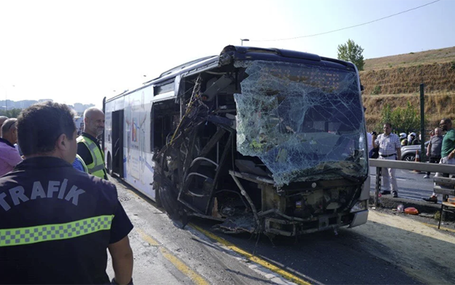 İstanbulda iki avtobus toqquşdu, ölən və yaralananlar var