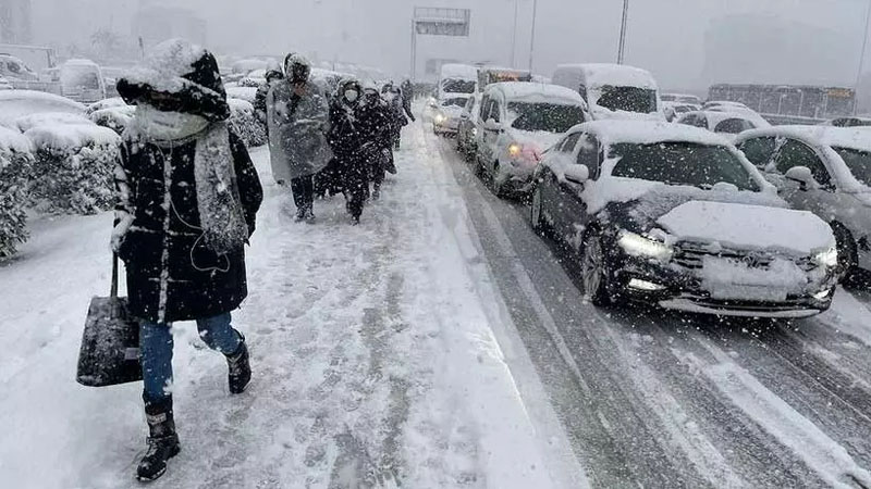 İstanbulda qar üzündən tədris dayandırıldı