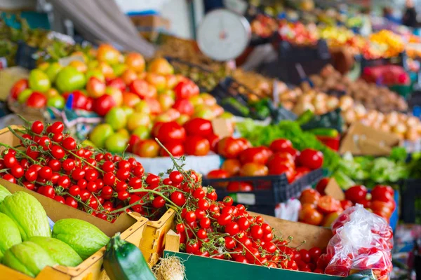 Bayram günlərində bazarlarda vəziyyət necədir?