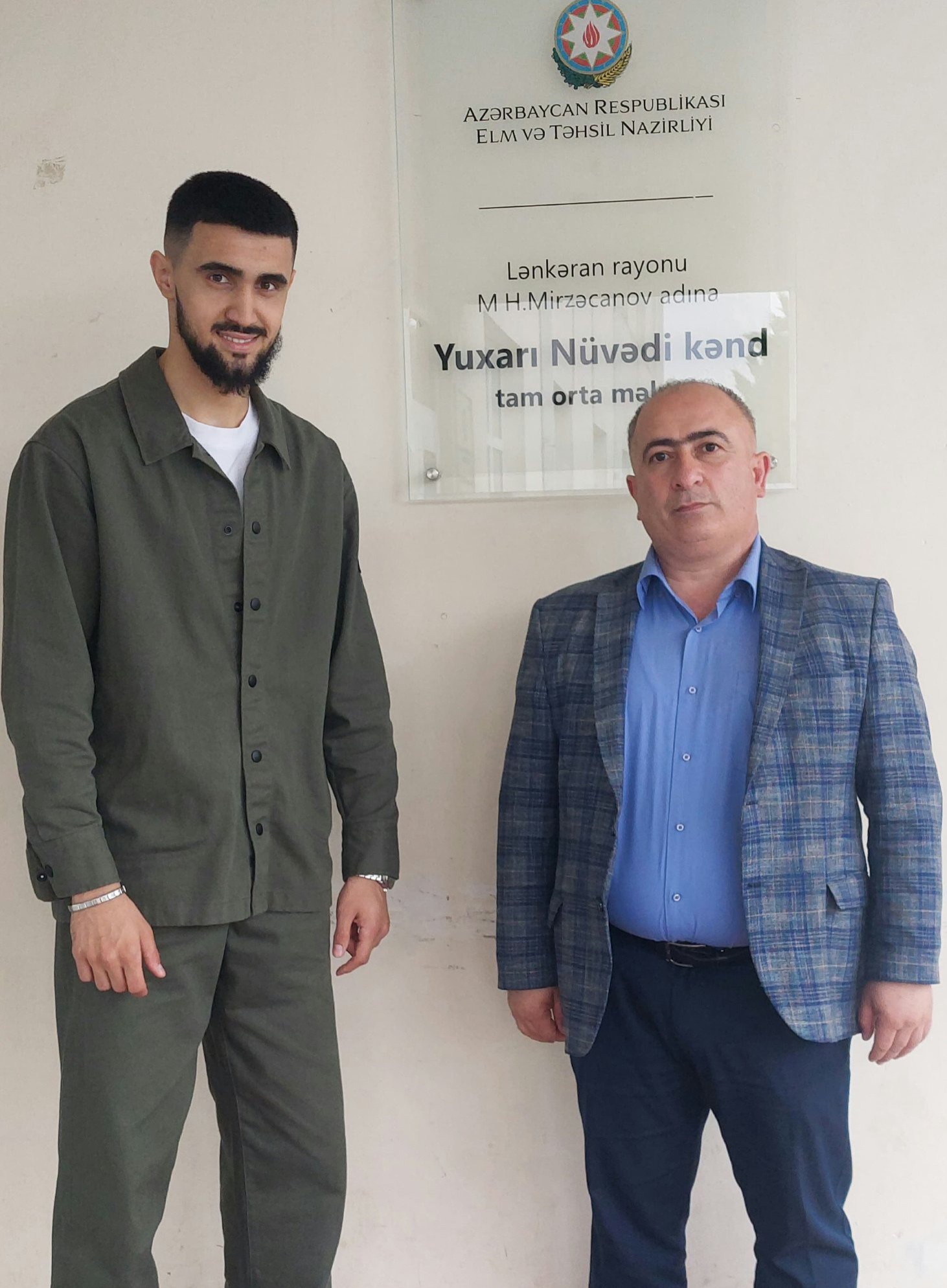 “Qarabağ” FK müdafiəçisi Toral Bayramov Lənkəran rayonu M.H.Mirzəcanov adına Yuxarı Nüvədi kənd tam orta məktəbin qonağı oldu.