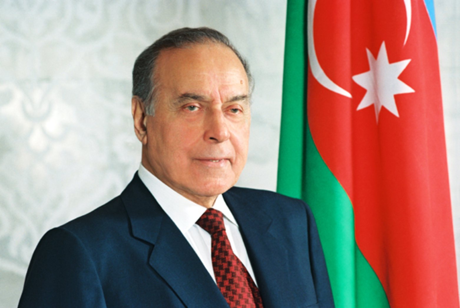 Azərbaycan Su Ehtiyyatları Aganetliyinin Şəmkir rayon, Maşın-Kanalı İstismarı İdarəsinin rəisi Rəşad Vəliyev: "Ulu Öndər Heydər Əliyev-Su həyat mənbəyidir".
