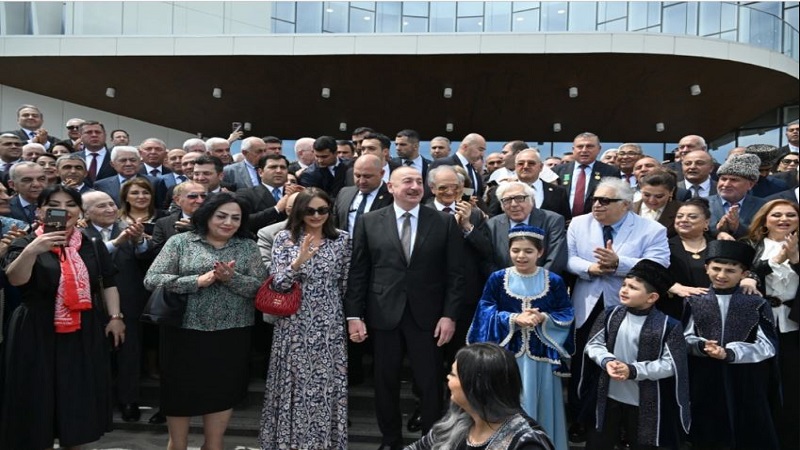 Prezident "Qarabağ" mahnısını ifa etdi