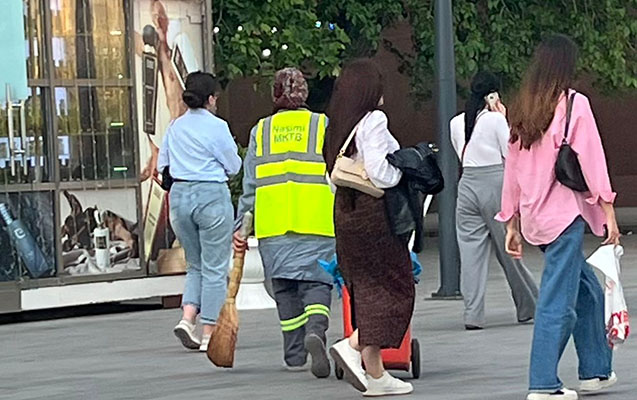 Saçı süpürgə qadın...