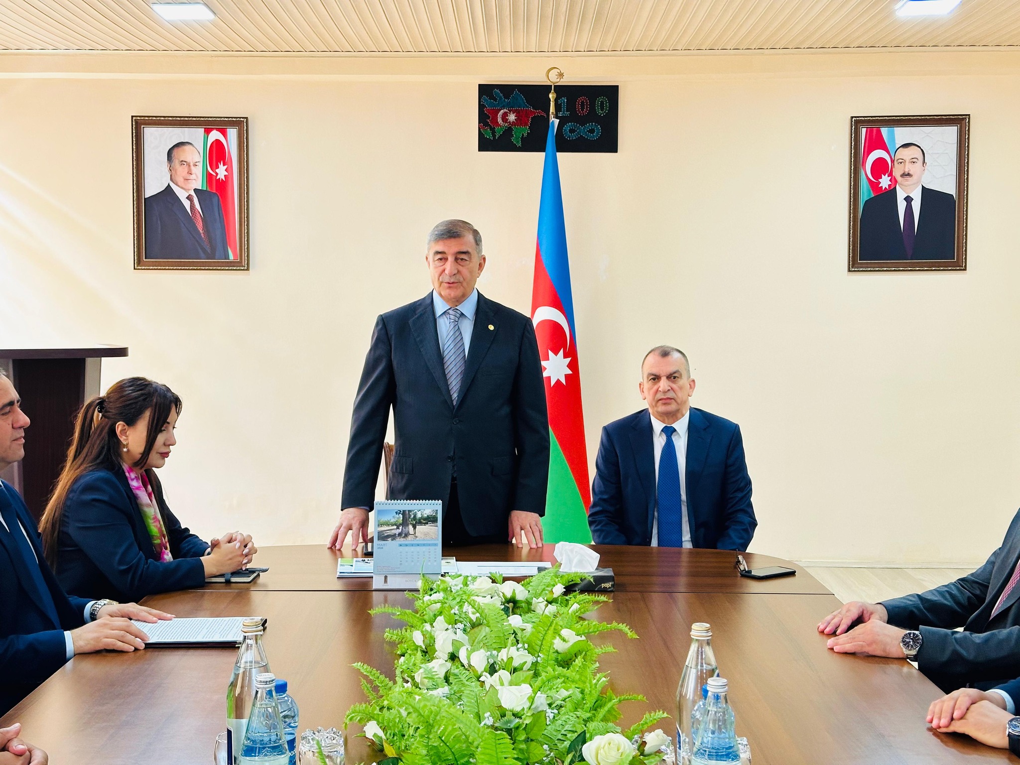 Şirvan Şəhər İcra Hakimiyyətinin başçısı hörmətli İlqar Abbasov, Azərbaycan Respublikası Milli Məclisinin VI çağırış üzrə deputatı İltizam Yusifov “ŞİRVAN FK” futbol komandasının rəhbər heyətini və klubun üzvlərini qəbul edib.