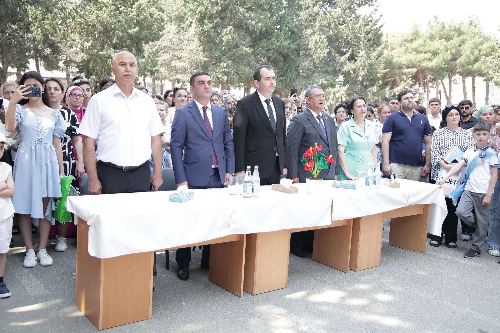 Əlləri və baxışları ilə danışan məzunlar – İnternat məktəbinin duyğusal “Son zəng”i – REPORTAJ