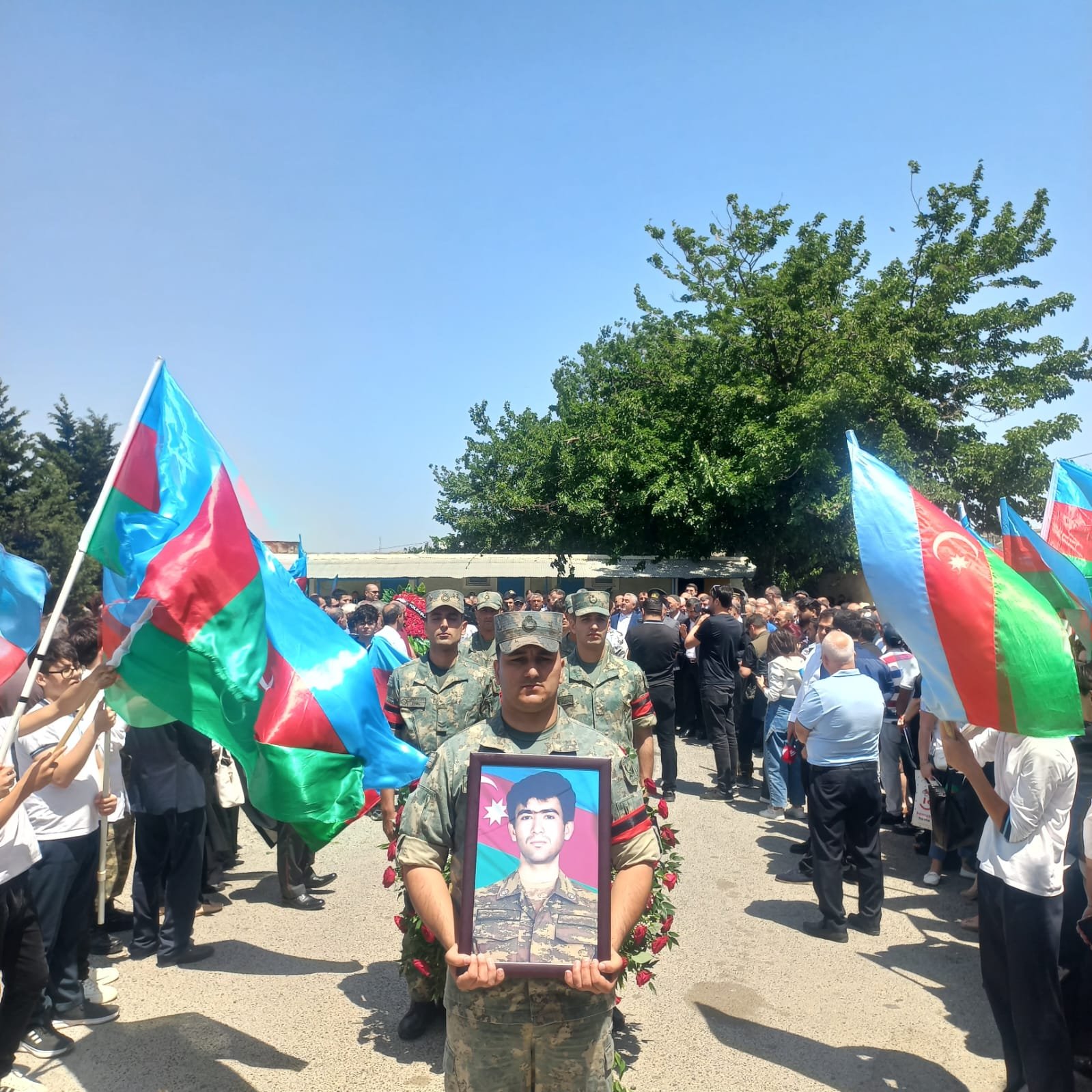 Ağdərədə  itkin düşmüş şəhid İbrahimov Sahil Nurəddin oğlu Əmircan qəsəbəsi Şəhidlər xiyabanında dəfn edildi