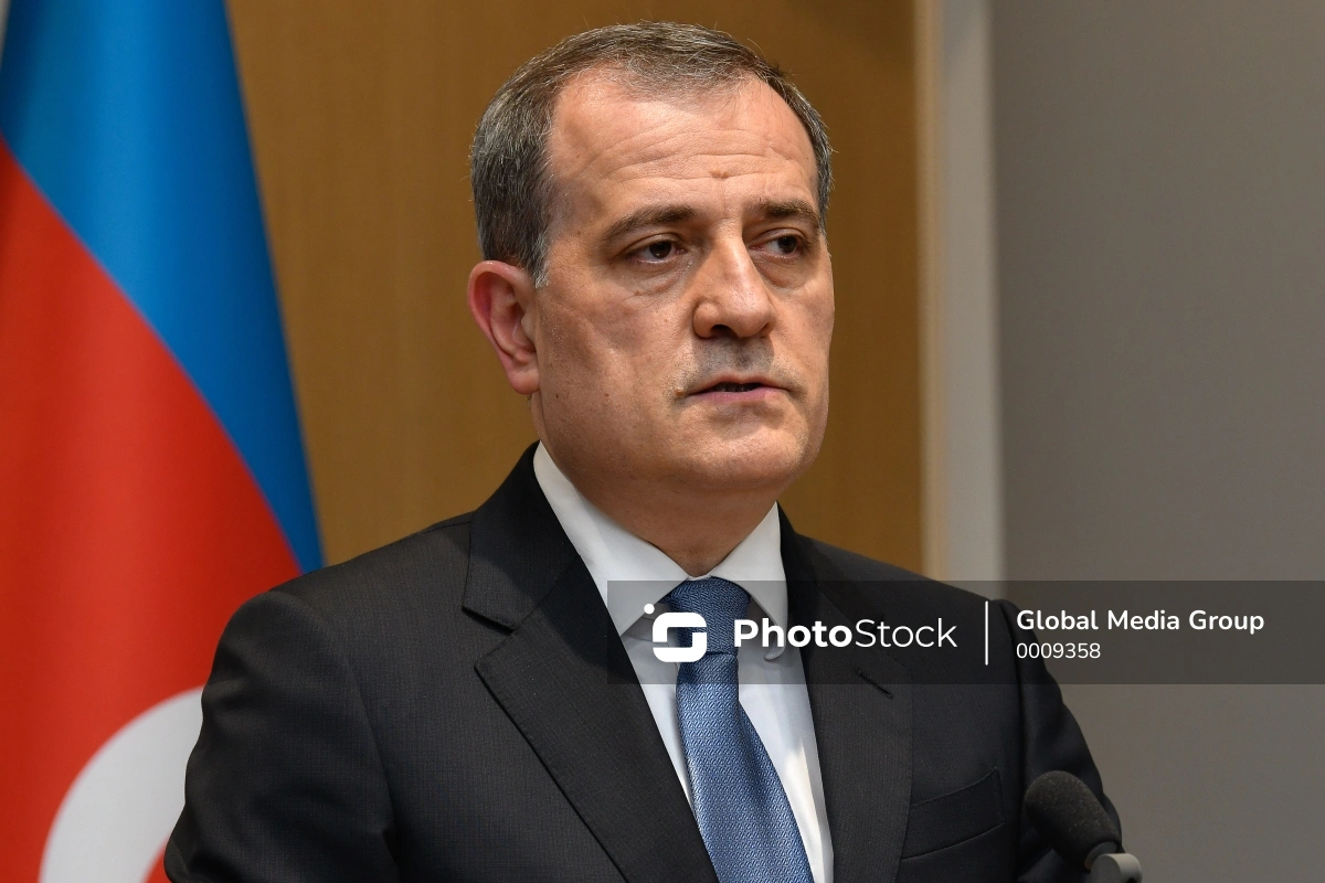 Ceyhun Bayramov diplomatları peşə bayramı münasibətilə təbrik edib