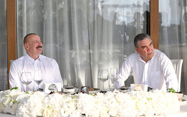 Liderlər nahar süfrəsində...