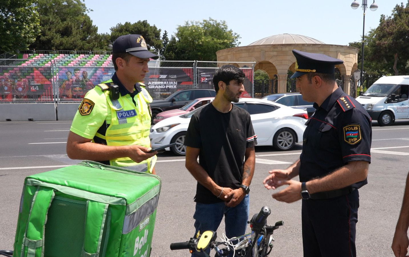 Polis moped və motosiklet sürücülərini maarifləndirdi