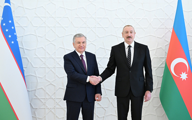 Prezident Mirziyoyevə zəng edib təbrik etdi