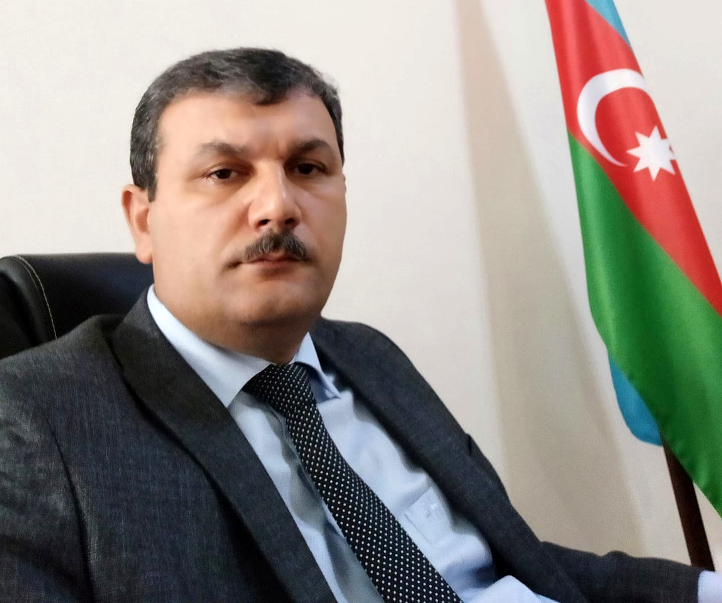 Bakı şəhəri 14 nömrəli tam orta məktəbin direktoru Rəfail Hüseynov: “Dövlətə sədaqətin və şəhidlərə ehtiramın nümunəsi”