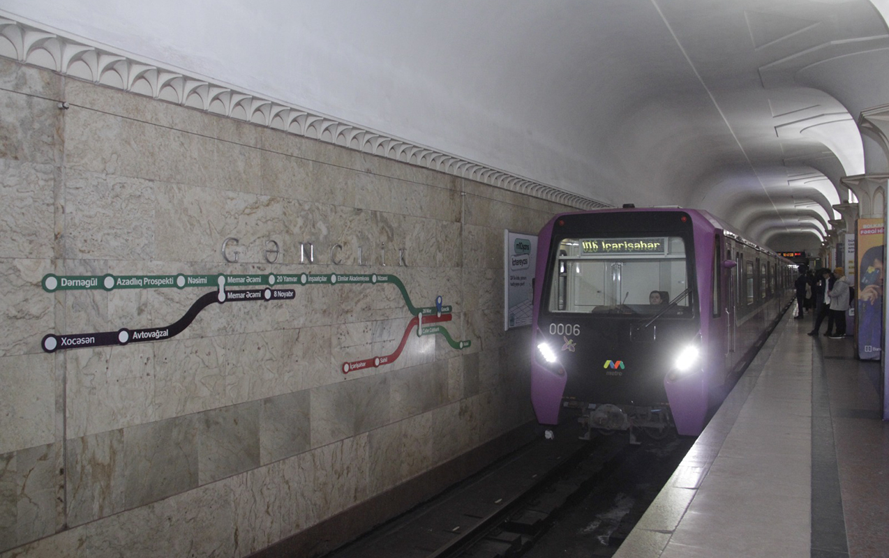 Metroda interval 1 dəqiqə 45 saniyəyə endirildi - İlk dəfə