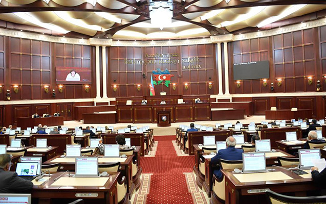 Parlamentdə Dövlət Suverenliyi Gününə həsr olunan konfrans keçirilir