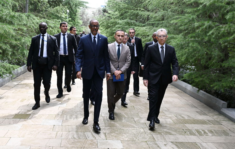 Ruanda Prezidenti Fəxri və Şəhidlər xiyabanlarında - Fotolar - Yenilənib