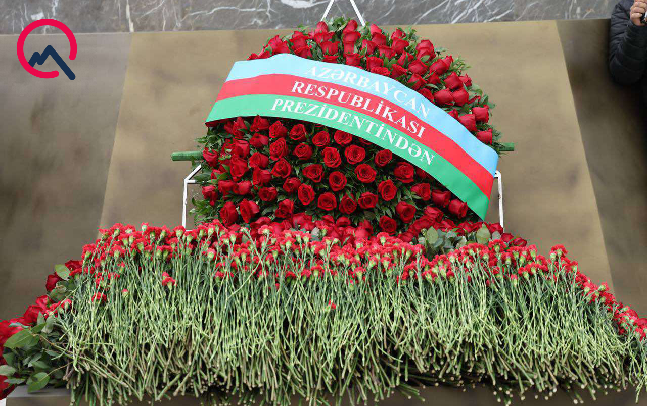 Prezident Zəfər parkına əklil göndərib - Foto