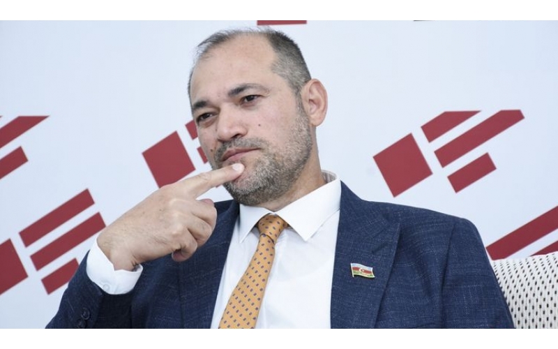 Deputat Razi Nurullayevə qarşı hörmətsizlik?