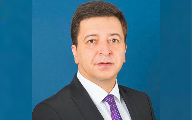 “Bir insan niyə özünü bu qədər gülünc vəziyyətə salsın ki?”