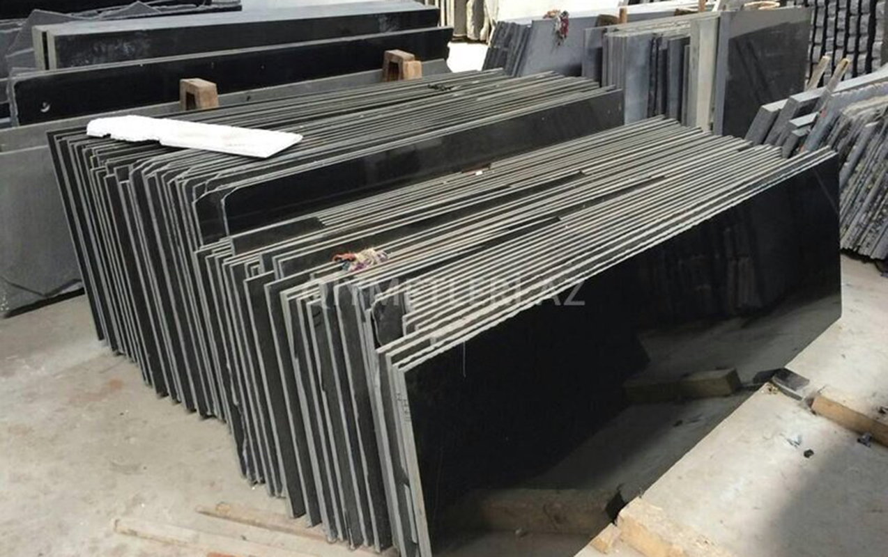 Mərmər daşın altında qalaraq öldü - Xırdalanda faciə