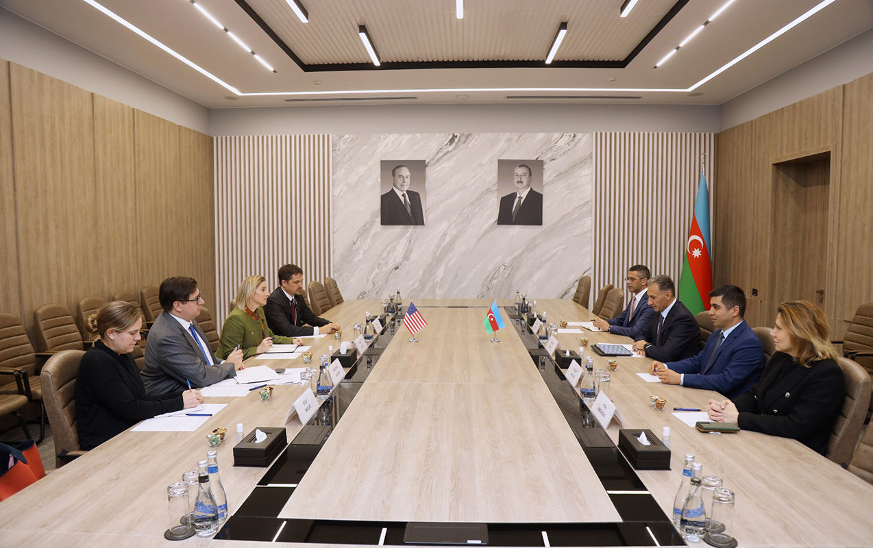 Nazir ABŞ nümayəndələri ilə görüşdü