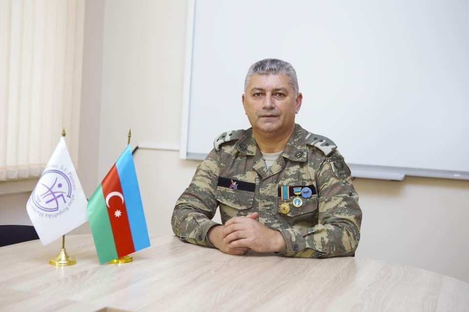 S.C.Pişəvəri adına Respublika Humanitar Fənlər Gimnaziyasının direktoru İlqar Talıbov: “Zəfərimizin və Bayrağımızın Əzəməti – Qürurla Qeyd Etdiyimiz Tarixi Günlər”