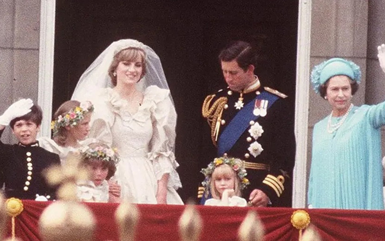 Çarlz və Diananın toy şampanları hərraca çıxarılır - Foto