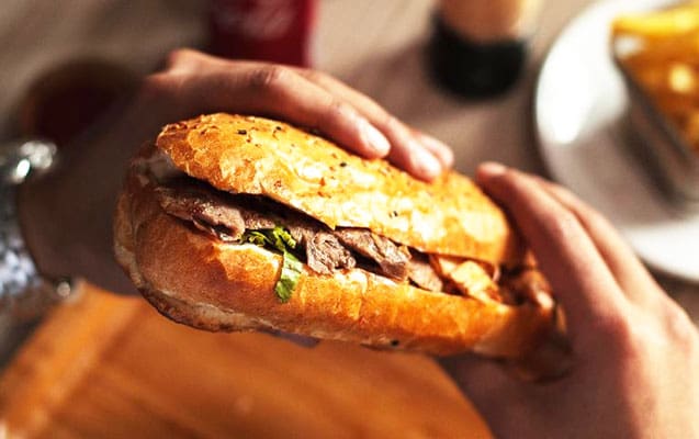 Gəncədə şagirdlər dönərdən zəhərləndi