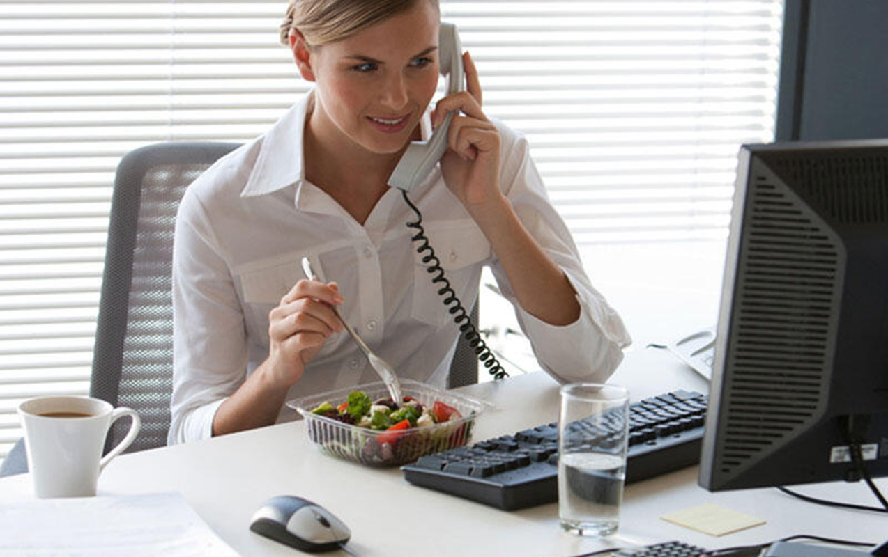 Ofis şəraitində işləyənlər necə qidalanmalıdır?