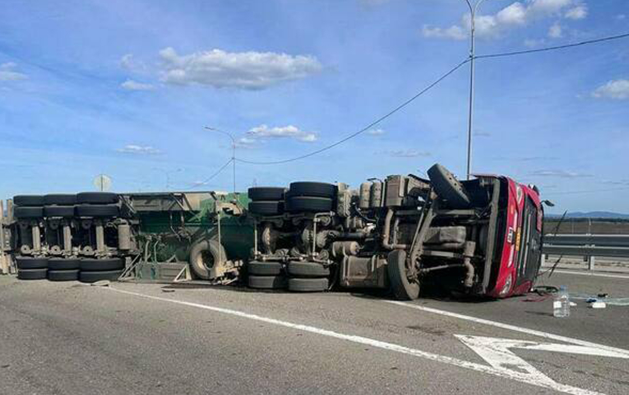Naxçıvana yanacaq daşıyan yük avtomobili aşdı