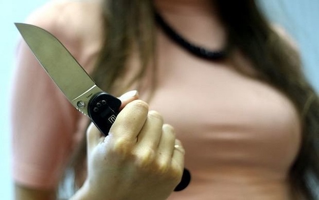 Boynundan xəsarət alan 33 yaşlı qadın öldü