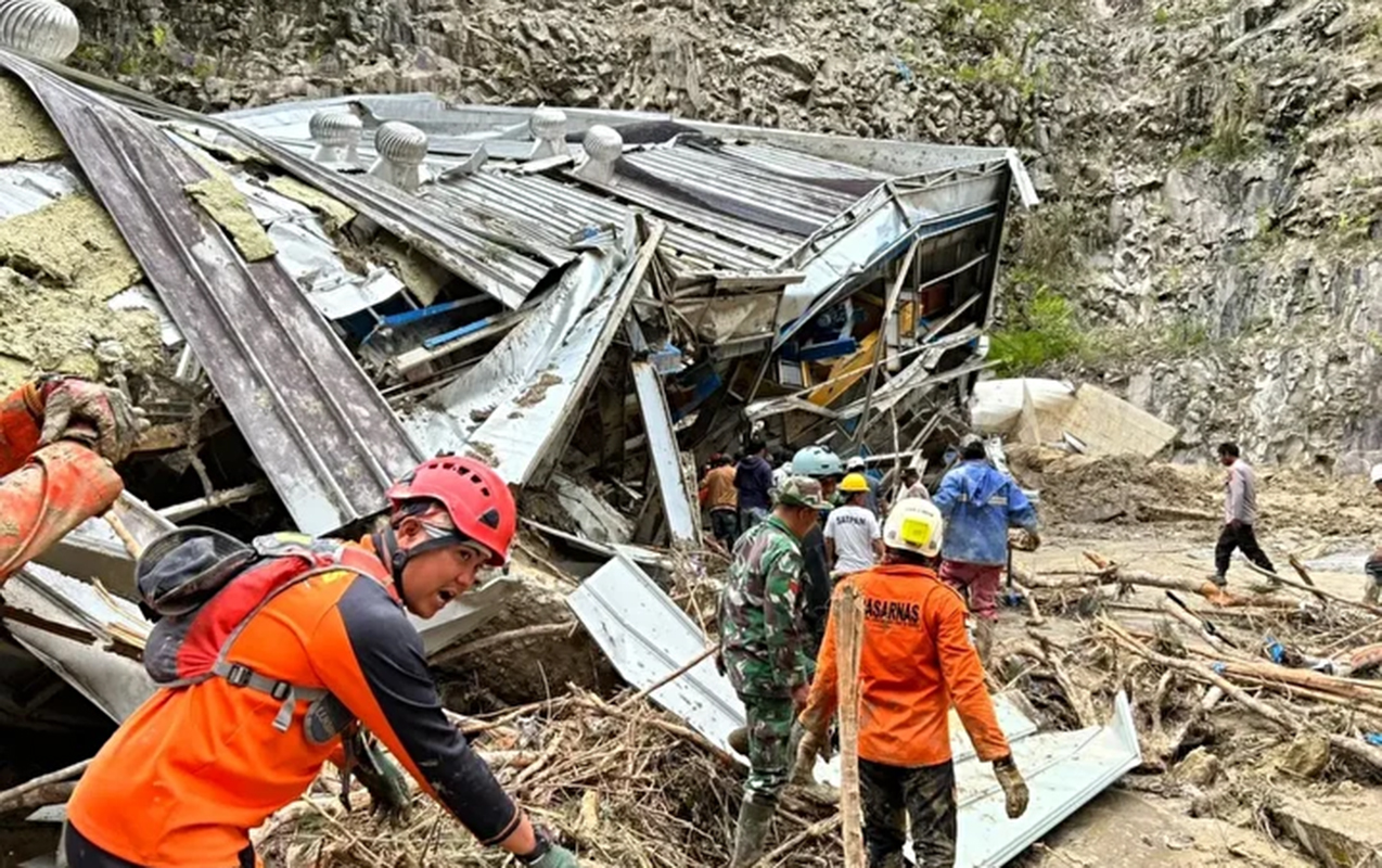 İndoneziyada sel fəlakəti - 442 nəfər həlak oldu