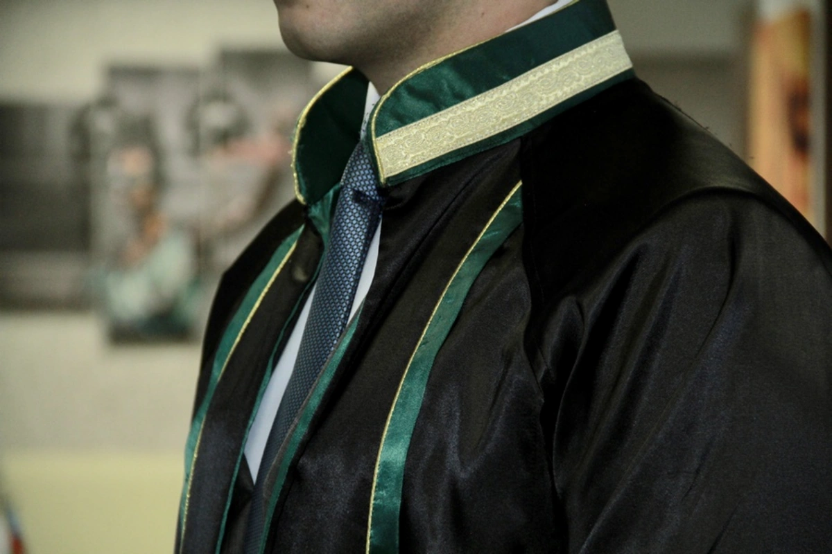 Azərbaycanda səkkiz vəkilin fəaliyyətinə xitam verildi - SƏBƏB