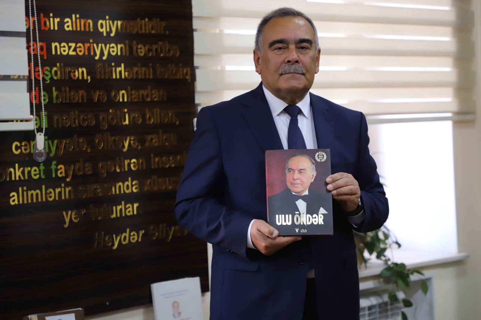 FƏDAKAR ALİM ÖMRÜ