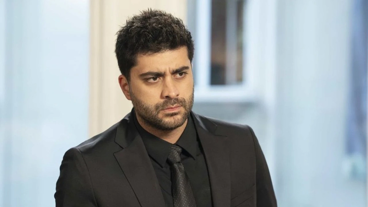 Baş rol ifaçısı Doğukan Güngör Türkiyənin məşhur "Kızılcık şerbeti" serialını tərk etməli oldu