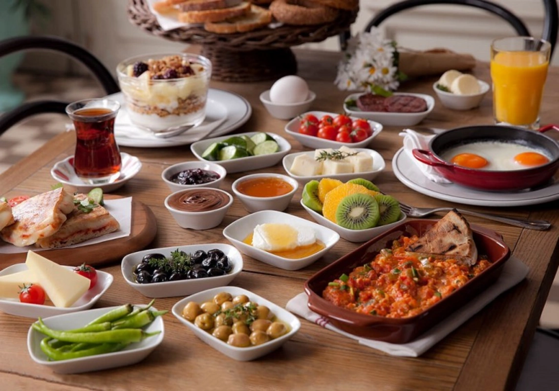 Səhər yeməyi inqilabı: Bakıda yeni həyat tərzi necə formalaşır?