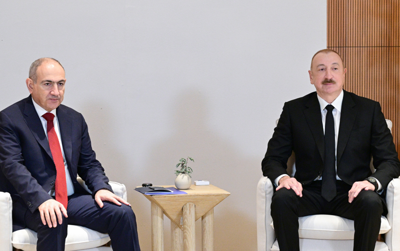 Əliyevlə Paşinyanın geniş tərkibdə görüşü oldu