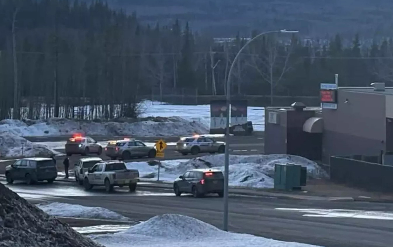 Kanadada orta məktəbdə silahlı hücum - 10 ölü, 25 yaralı