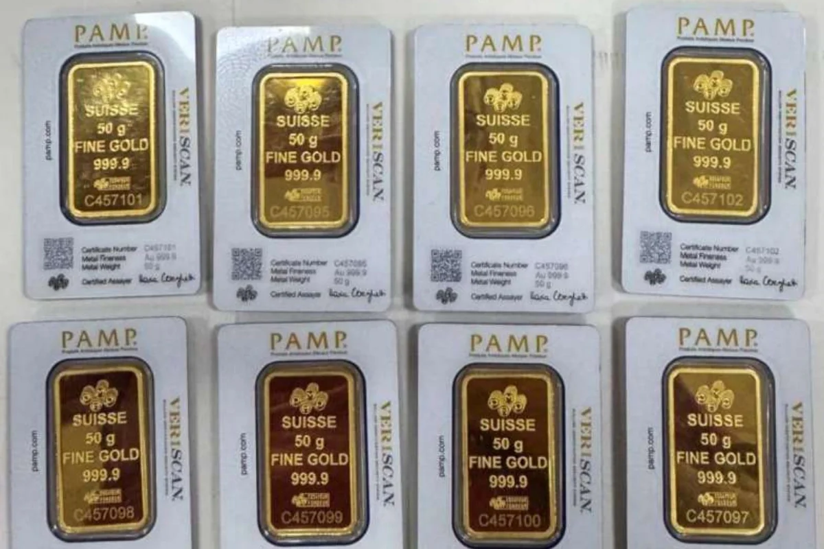 Bakı hava limanında qızıl əməliyyatı: "Xəstəyəm" deyib külçələri gizlətmək istədi