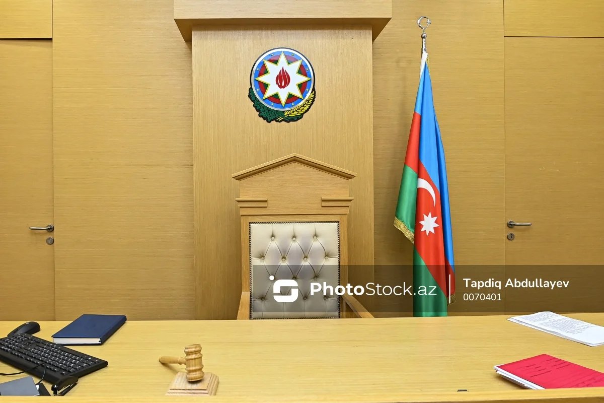 Toyda olan qonşusunun evindən oğurladığı pulla özünə maşın alan şəxsə HÖKM OXUNDU