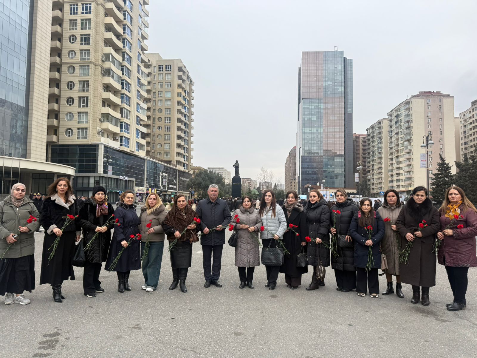 S.C.Pişəvəri adına humanitar fənlər gimnaziyasının kollektivi Xocalı soyqırımı qurbanlarının əziz xatirəsini dərin hüzn və ehtiramla yad edilib.