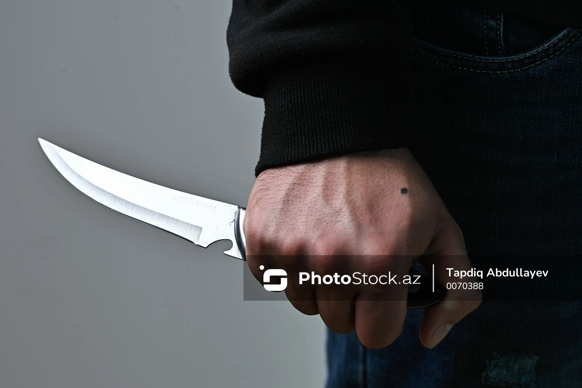 Kafedə yeyib-içdikdən sonra dostlarını siqaret üstündə bıçaqladı