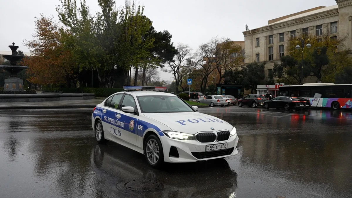 Yağışlı hava ilə əlaqədar polislər küçə və prospektlərdə xidmətə cəlb olunublar