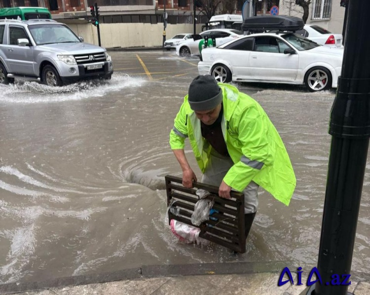 Nərimanov Rayon Mənzil-Kommunal Təsərrüfatı Birliyinin kollektivi 24 saatlıq iş rejimində çalışır VİDEO-FOTO