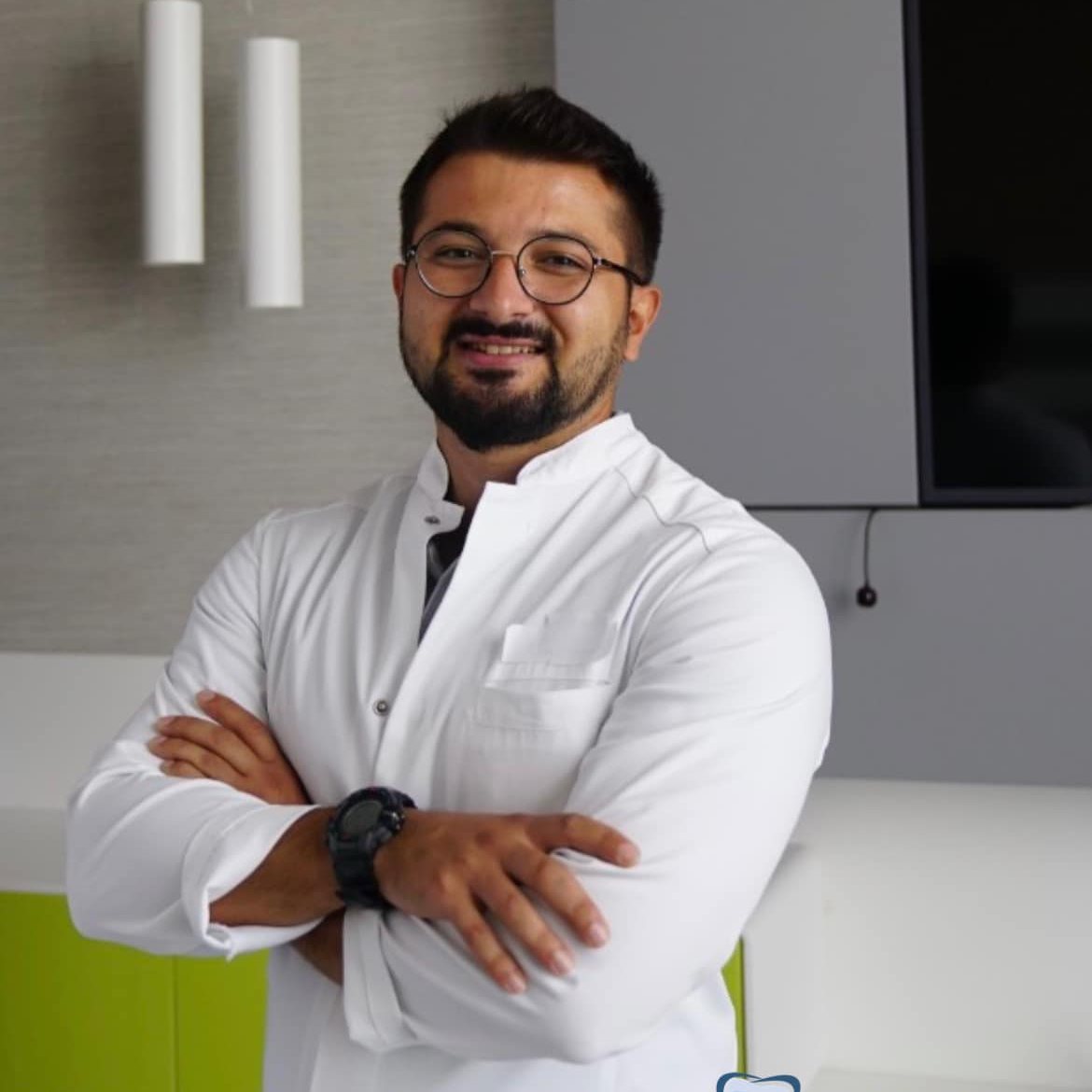 Elmin və peşəkarlığın zirvəsində: PhD, Oral Cərrah, İmplantoloq, Parodontoloq Uzm. Dr. Kamran Məmmədov