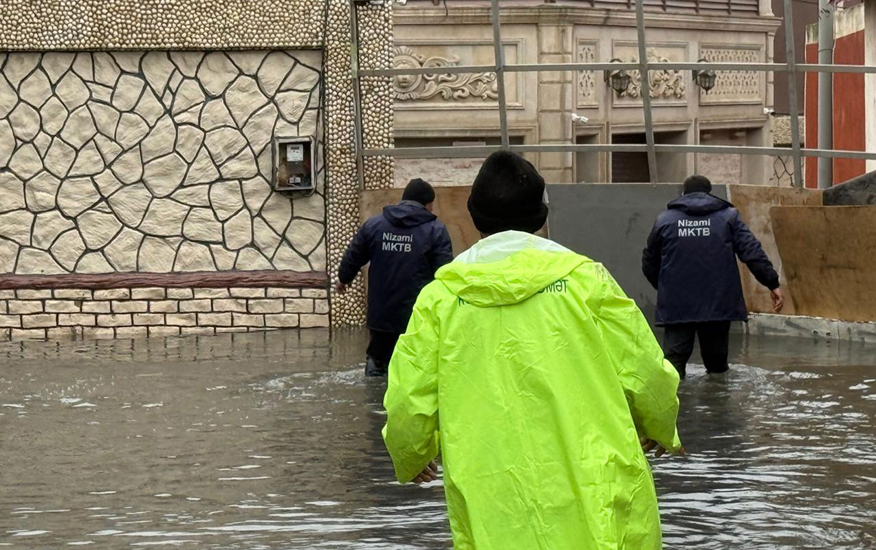 Bakıda intensiv yağış fəsadlar törətdi - Qurumlar gücləndirilmiş rejimdə işləyir