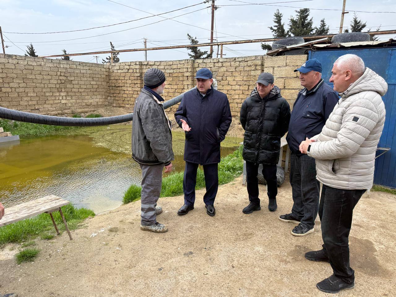 Suraxanı Rayon İcra Hakimiyyətinin başcısı Adil Əliyev müavinləri, Rayon MKTB-nin rəisi, Rayon Sukanal İdarəsinin və digər qurumların əməkdaşları ilə birgə rayon ərazisində su basmış ərazilərə yerində baxış keçirmiş